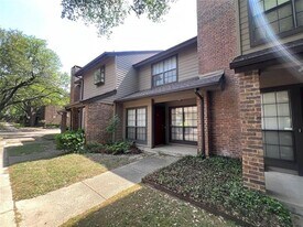 9910 Royal Ln in Dallas, TX - Building Photo