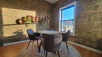 701 N Milwaukee Ave, Unit 4F in Chicago, IL - Building Photo