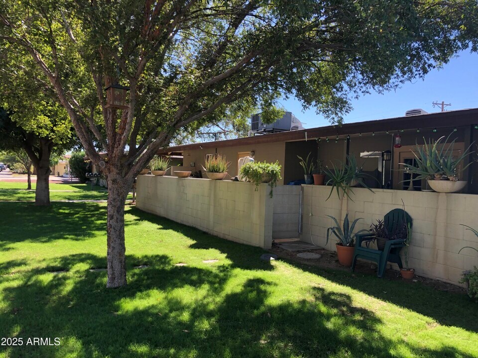 2020 S Granada Dr in Tempe, AZ - Building Photo