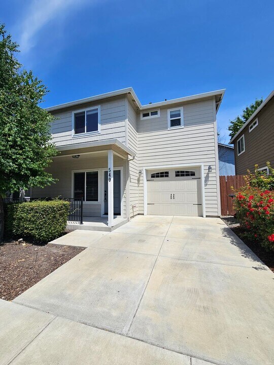 540-540 Gray Ct in Central Point, OR - Building Photo