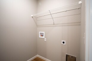 1726 Cash Dr in Mt Vernon, MO - Building Photo