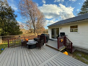 44 Harvest Ln in Hartford, VT - Building Photo - Building Photo