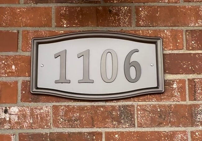 1106 W Farmer St, Unit 1106