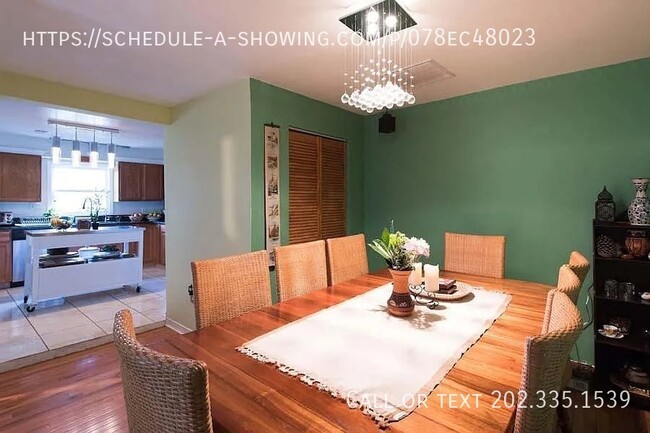 717 16th St NE in Washington, DC - Building Photo - Building Photo