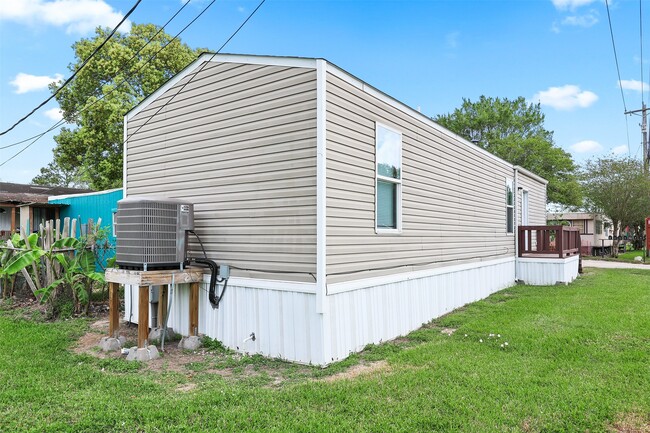 4805 41st St E in Dickinson, TX - Building Photo - Building Photo