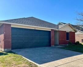 120 Maned Dr in Sanger, TX - Building Photo - Building Photo