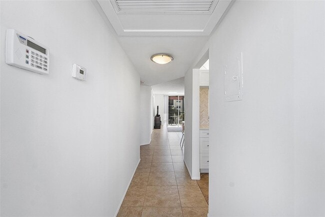 5300 NE 24th Terrace, Unit 425 in Fort Lauderdale, FL - Foto de edificio - Building Photo