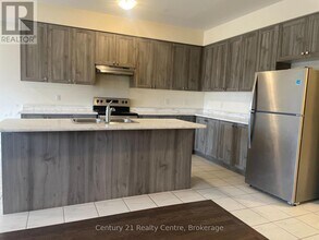 33 Brixham Ln in Brampton, ON - Building Photo - Building Photo