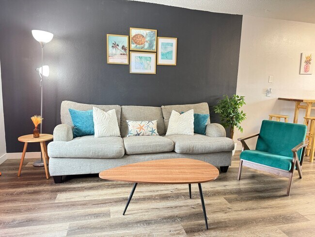 4590 76th Ave N, Unit 201 in Pinellas Park, FL - Foto de edificio - Building Photo