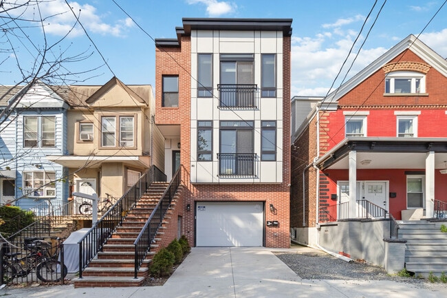 103 Orient Ave in Jersey City, NJ - Building Photo - Building Photo