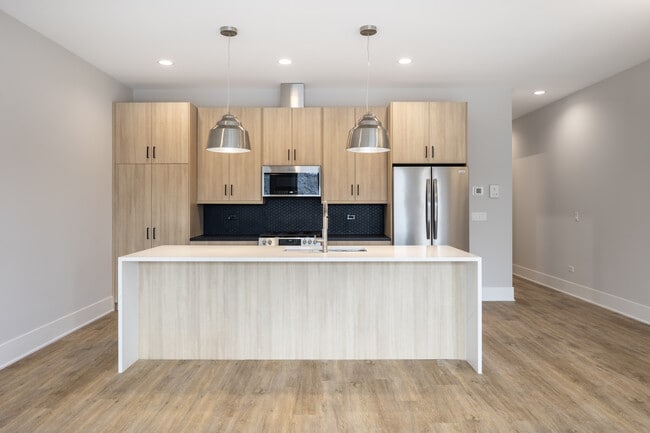 Wrigley Flats in Chicago, IL - Building Photo - Interior Photo