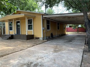 1111 Omega Ave in Austin, TX - Foto de edificio - Building Photo