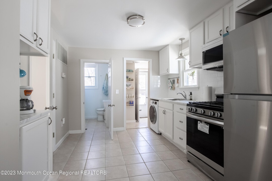 51 Ocean Ave in Middletown, NJ - Building Photo