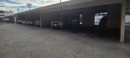 Tarzana Gardens in Tarzana, CA - Foto de edificio - Building Photo