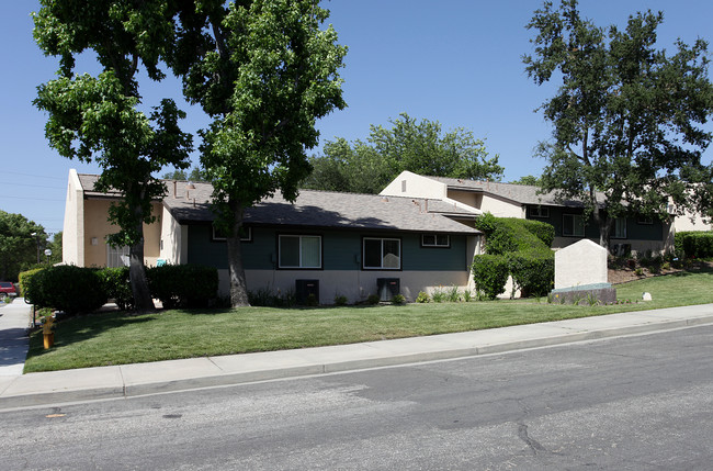 Oaktree Apartments in Temecula, CA - Building Photo - Building Photo