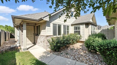 490 Nautical Lp in Kyle, TX - Building Photo - Building Photo