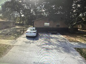 825 Lyndhurst St in Dunedin, FL - Building Photo