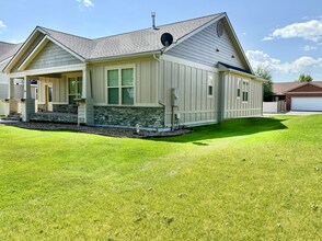 210 W Land Dr in Kalispell, MT - Building Photo - Building Photo