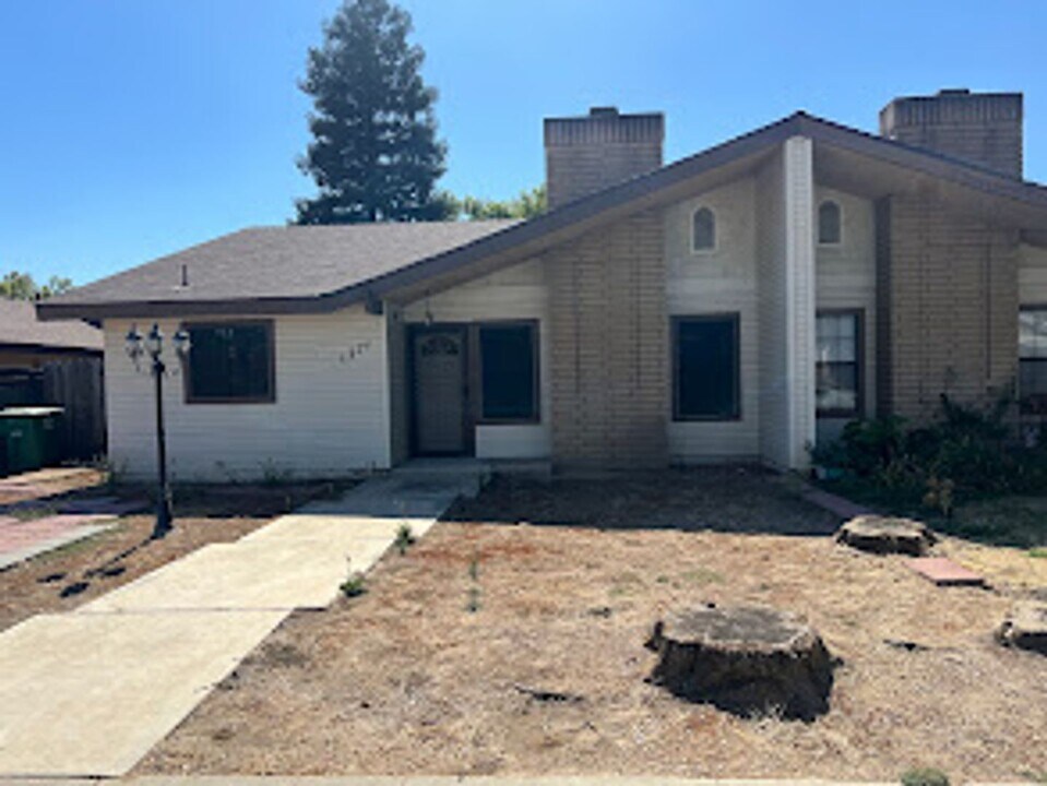 1771 N Church Ave in Reedley, CA - Building Photo
