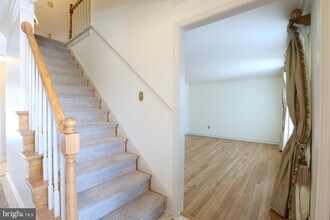 8519 Electric Ave in Vienna, VA - Foto de edificio - Building Photo