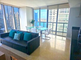 485 Brickell Ave in Miami, FL - Building Photo