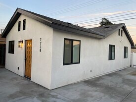 7738 Whitsett Ave in Los Angeles, CA - Building Photo