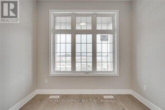 3041 William Cutmore Blvd in Oakville, ON - Building Photo - Building Photo