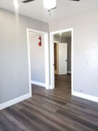 7004 Capitol St photo'