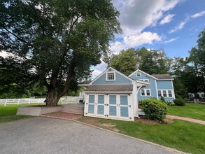 243 Dudley Rd in Bedford, MA - Building Photo - Building Photo