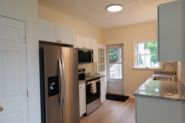 15 York Ave in East Lyme, CT - Building Photo - Building Photo