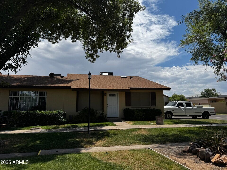 2501 N 22nd Dr in Phoenix, AZ - Building Photo