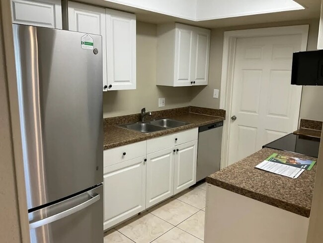 1363 Boulder Dr in Kissimmee, FL - Foto de edificio - Building Photo