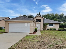 4611 Treasure Cay Rd in Tavares, FL - Building Photo