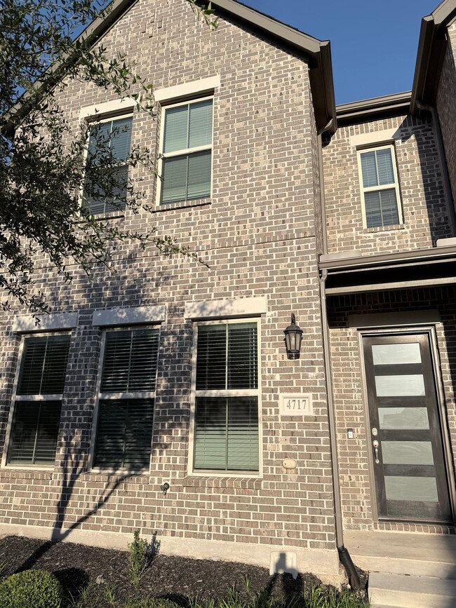 4717 Piedras Lanzar Dr