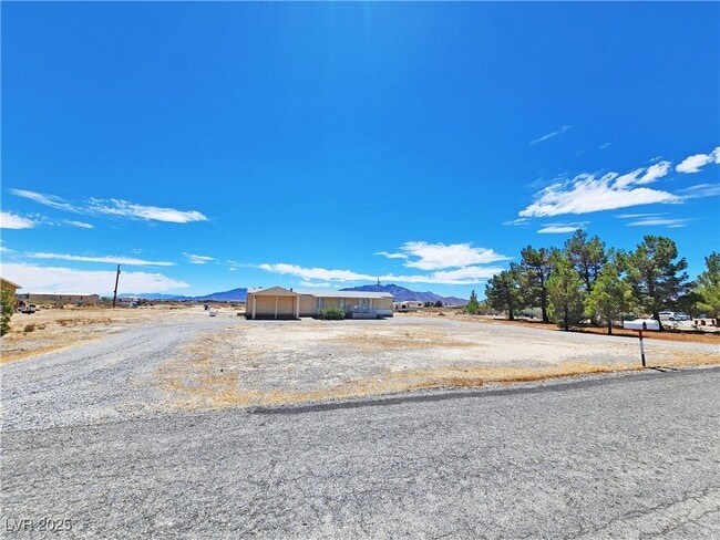 property at 3851 W Donner St