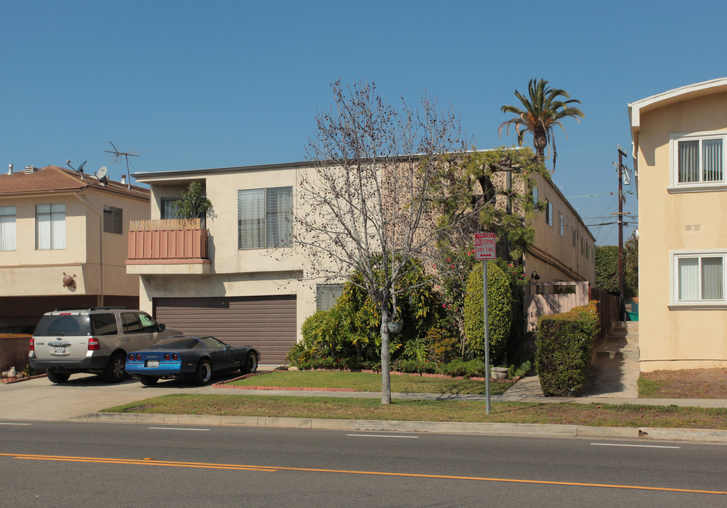 1017 Ocean Park Blvd in Santa Monica, CA - Building Photo