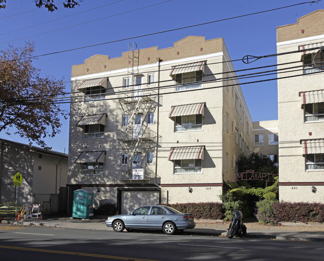 Alameda Arms Apartments in Alameda, CA - Building Photo - Building Photo