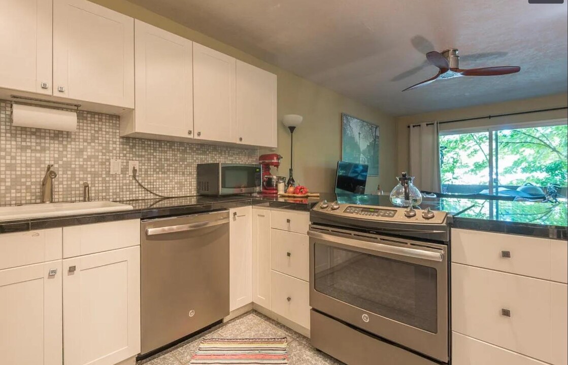 5224 SW 42nd Ave in Portland, OR - Building Photo