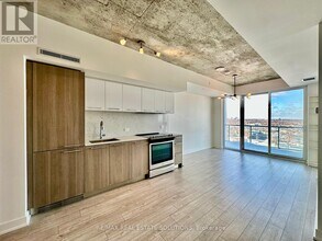 15 Baseball Pl in Toronto, ON - Building Photo - Building Photo