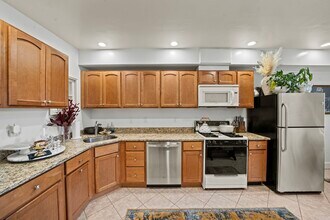 21 Regent Cir, Unit 3 in Brookline, MA - Foto de edificio - Building Photo