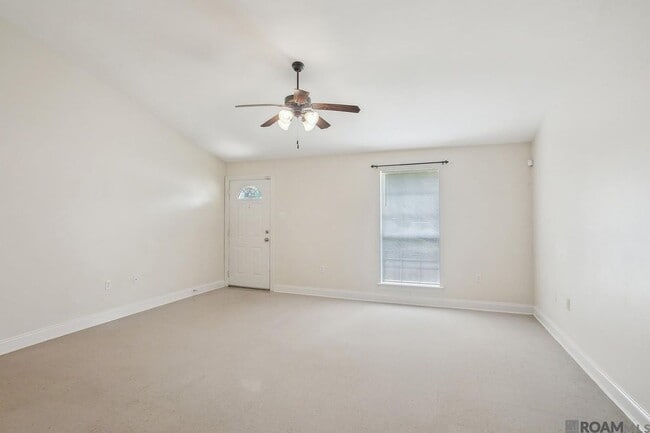 408 E Beech St in Ponchatoula, LA - Foto de edificio - Building Photo