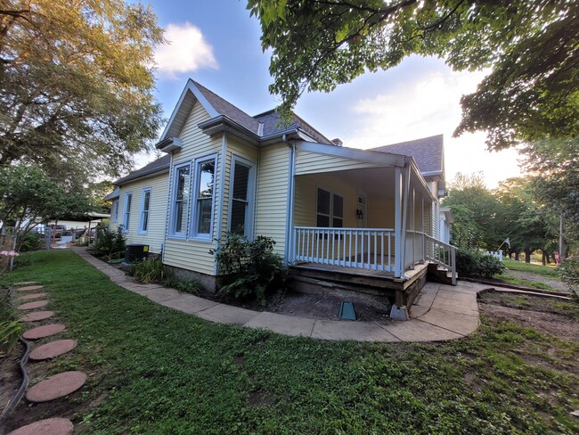 1703 Main St in Lexington, MO - Foto de edificio - Building Photo