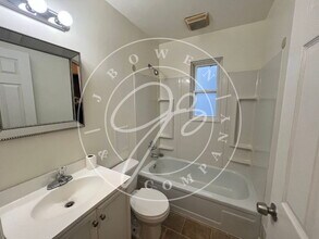 3247 Sherbrooke Rd in Toledo, OH - Building Photo - Building Photo