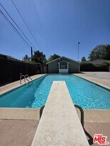 4602 Alveo Rd in La Cañada Flintridge, CA - Building Photo