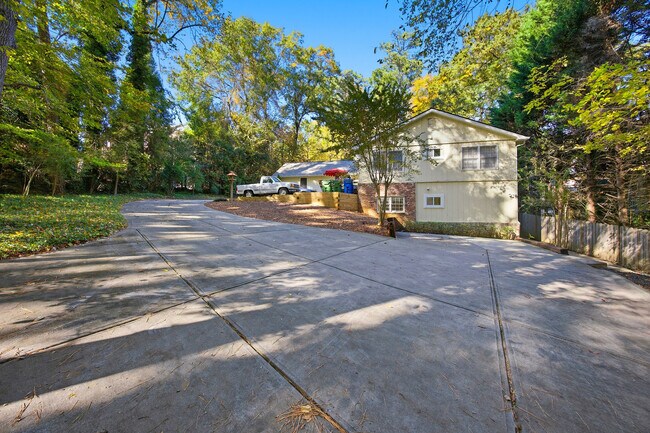 943 Ferncliff Rd NE, Unit C in Atlanta, GA - Building Photo - Building Photo