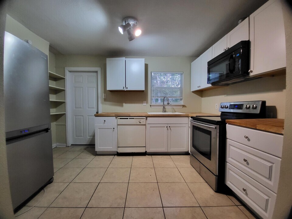 1915 Poage Ave in Killeen, TX - Building Photo