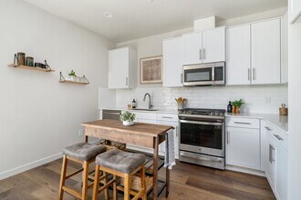 2355 Victoria Ave in San Luis Obispo, CA - Building Photo - Building Photo