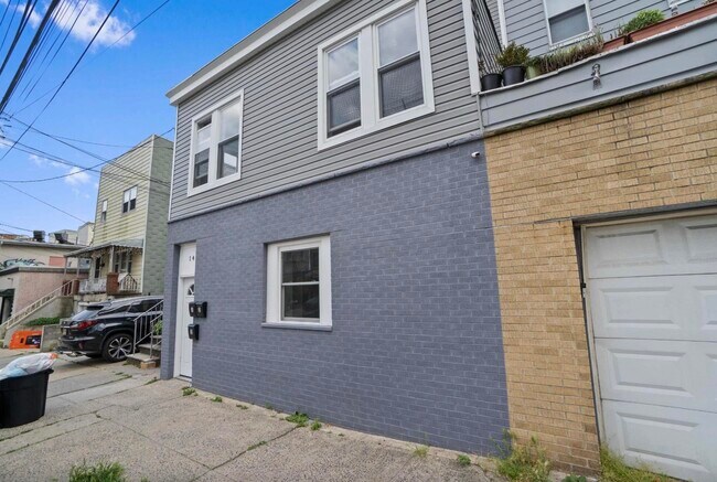 14 W 19th St in Bayonne, NJ - Building Photo - Building Photo