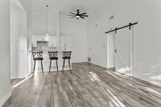 10590 Lakeside Dr N in Garden Grove, CA - Building Photo - Building Photo
