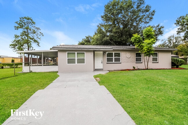 property at 701 W 24th Pl